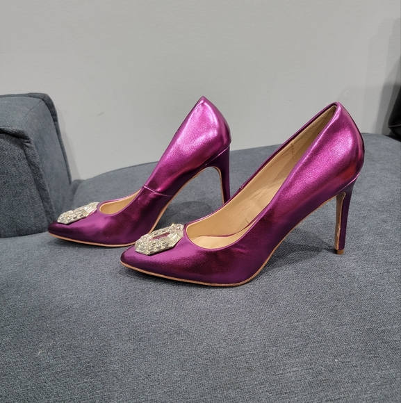 LALA CRYSTAL EMBELLISHED PUMP IN PURPLE METALLIC - Picture 2 of 5